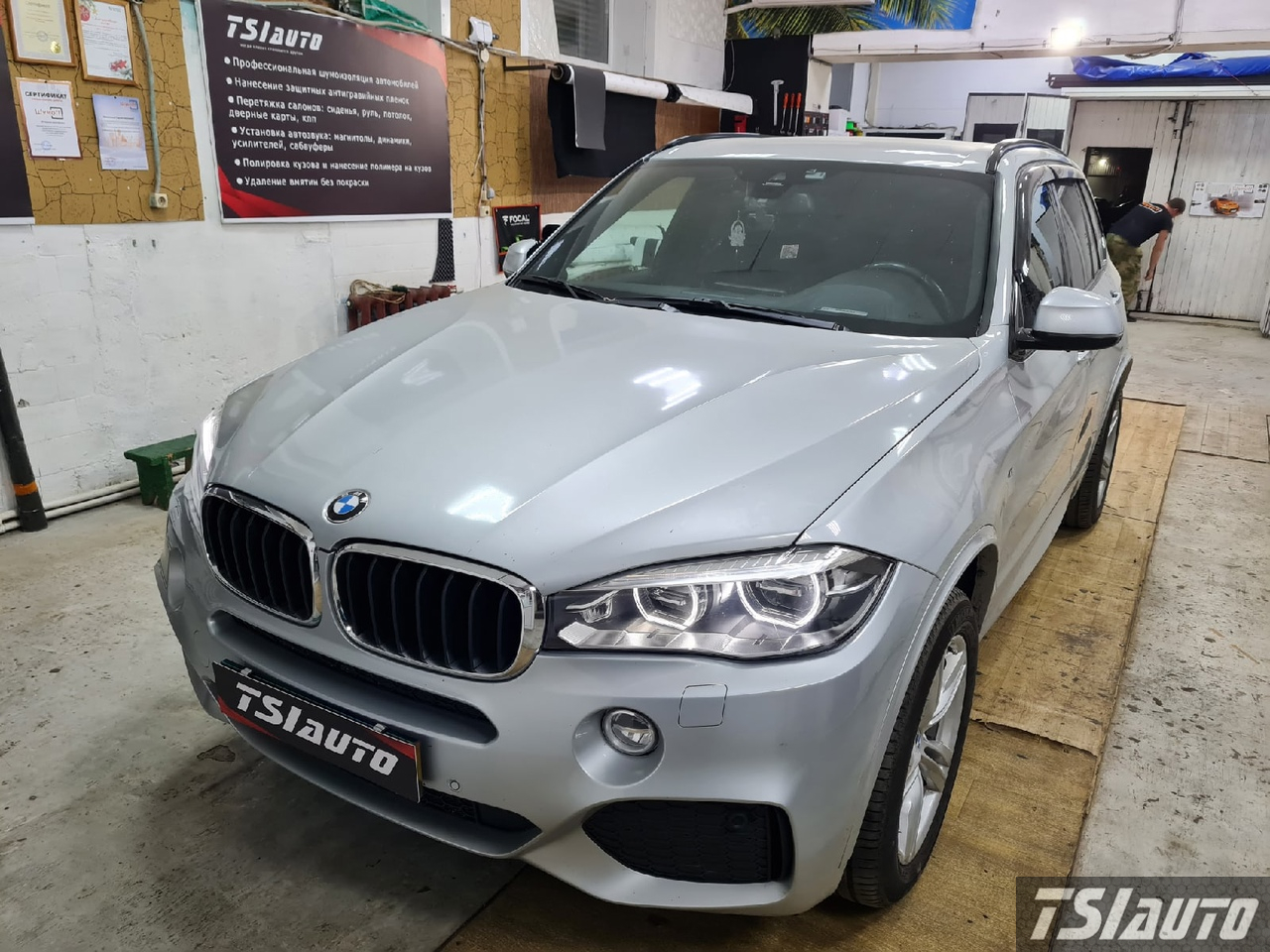 Правильная шумоизоляция BMW X5 (F15) в Калуге