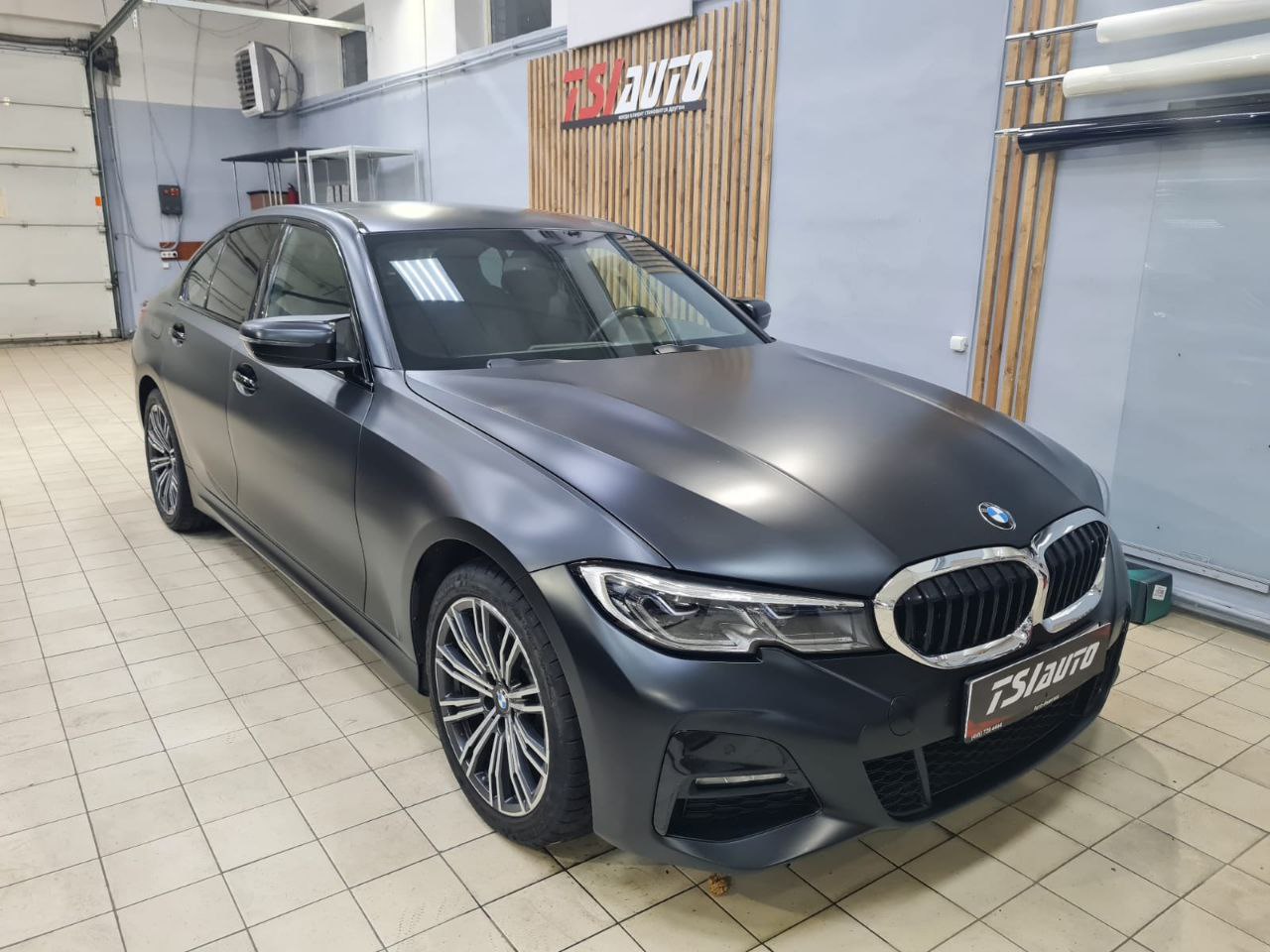 Оклейка матовой пленкой BMW 3 в Калуге