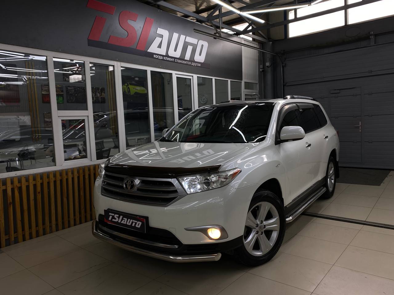 Оклейка Toyota Highlander бронепленкой в Калуге