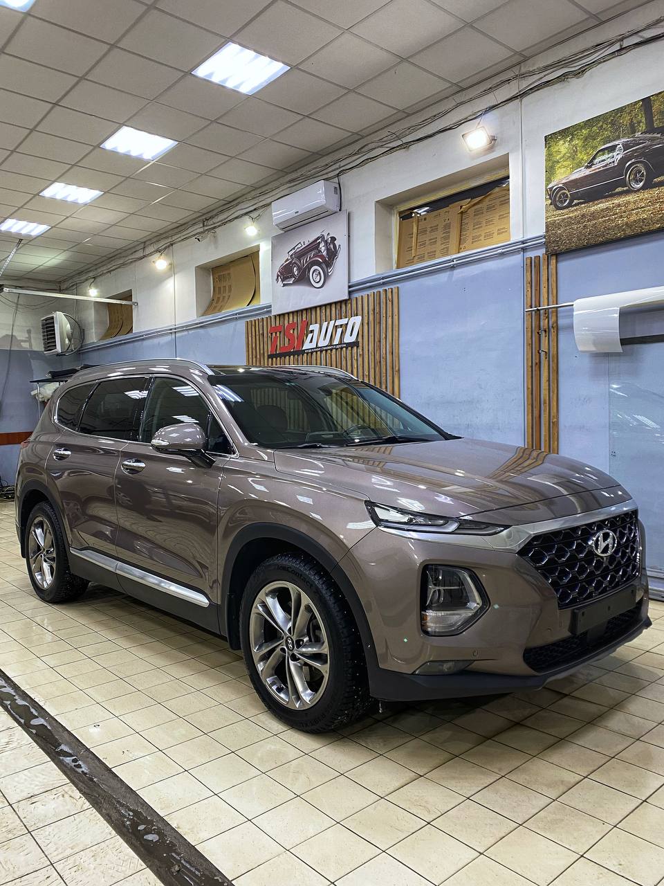 Hyundai Santa Fe оклейка фар бронепленкой в Калуге