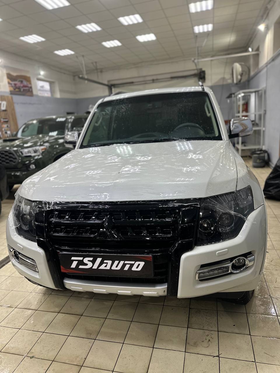 Mitsubishi Pajero 4 оклейка бронепленкой в Калуге