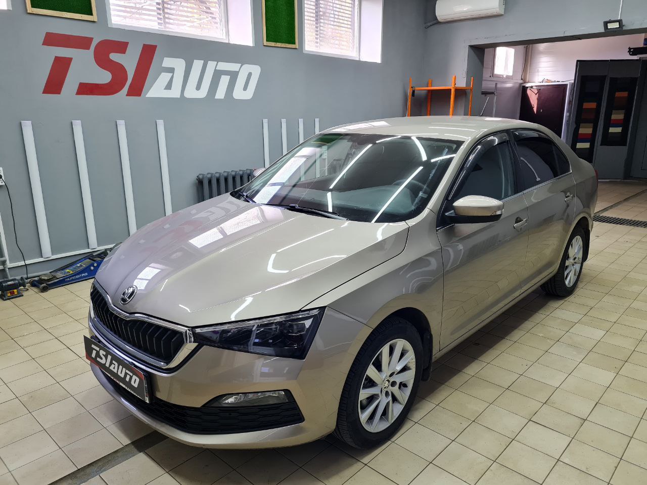 Шумоизоляция Skoda Rapid в Калуге в пакете Элит