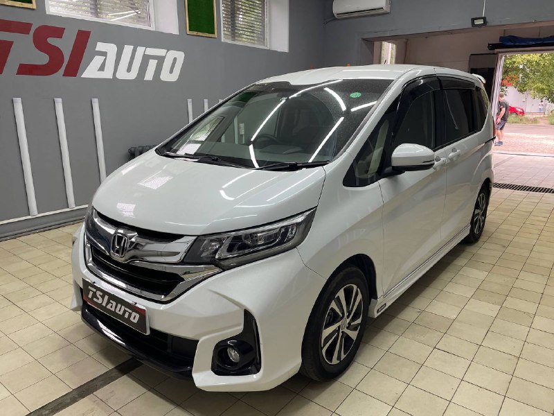 Шумоизоляция Honda Freed в Калуге