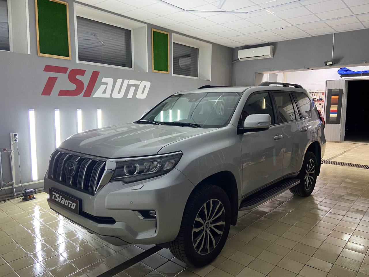 Установка подсветки салона в Land Cruiser Prado 150