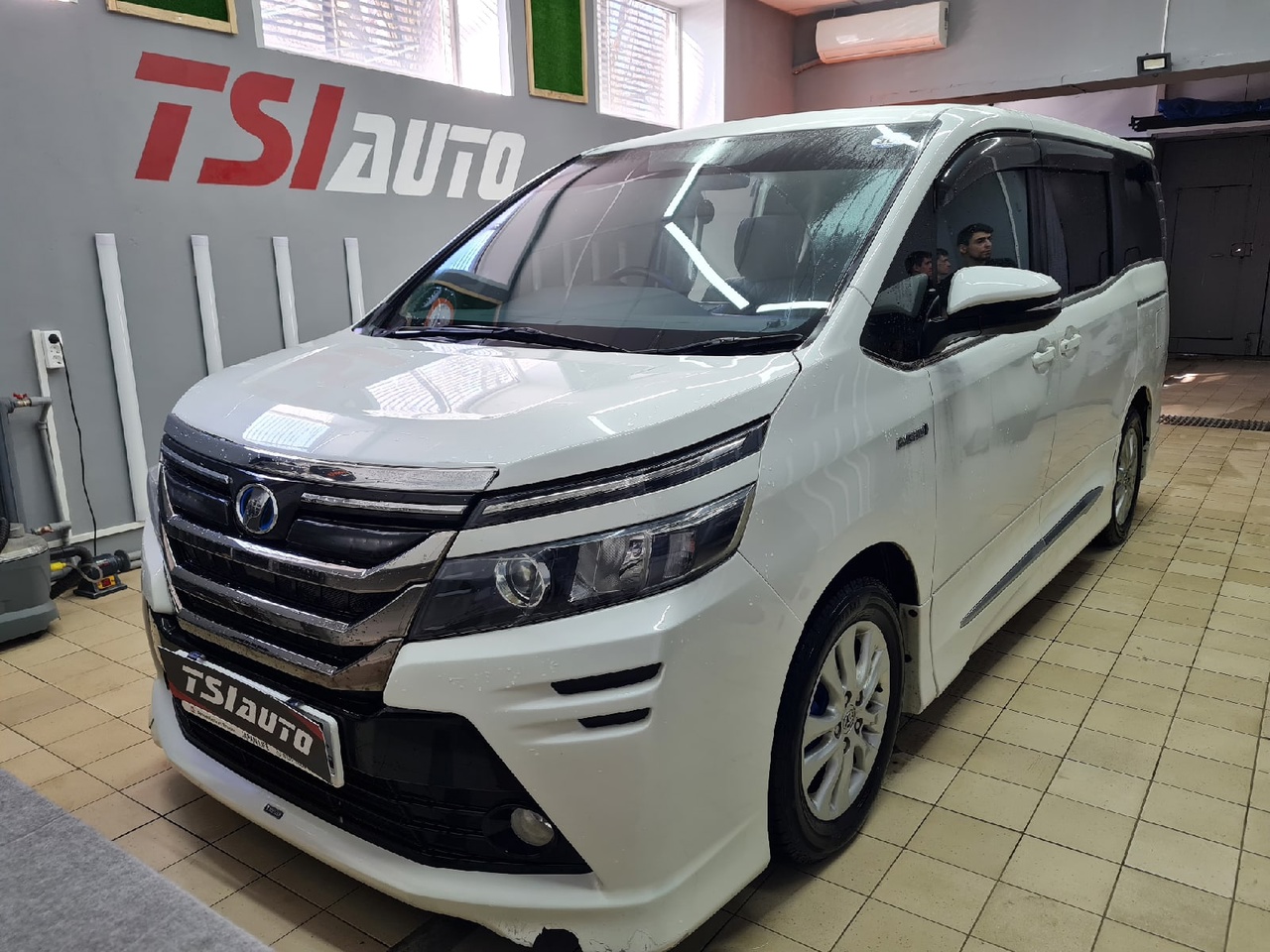 Шумоизоляция Toyota Voxy в Калуге